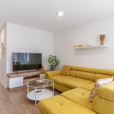 Unique: Zentrumsnahe 2 Zimmerwohnung In Mit Netflix 1 Og